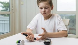 درمان دیابت نوع یک در کودکان با تزریق انسولین و رژیم غذایی